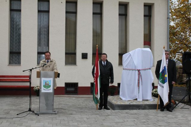 2016-1956-os megemlékezés, emlékmű átadása