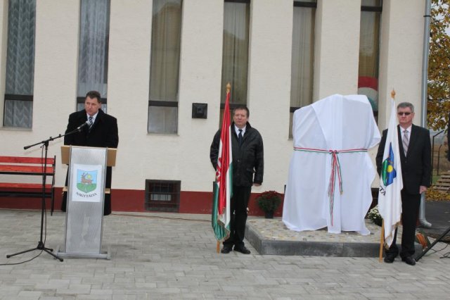 2016-1956-os megemlékezés, emlékmű átadása