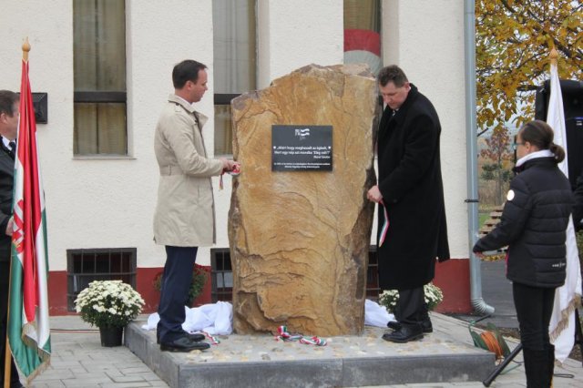 2016-1956-os megemlékezés, emlékmű átadása