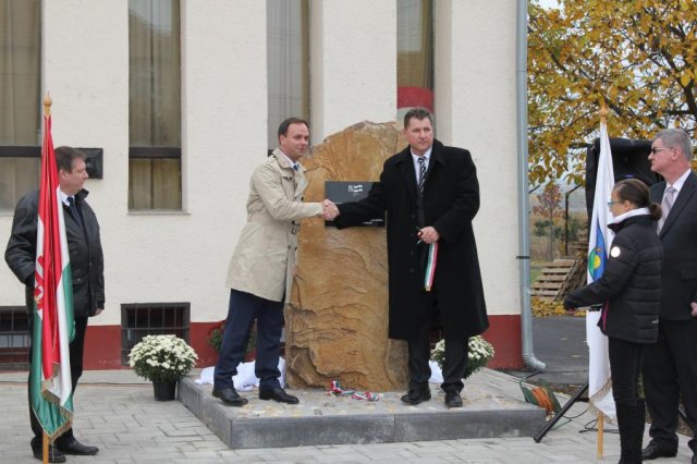 2016-1956-os megemlékezés, emlékmű átadása