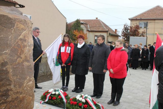 2016-1956-os megemlékezés, emlékmű átadása