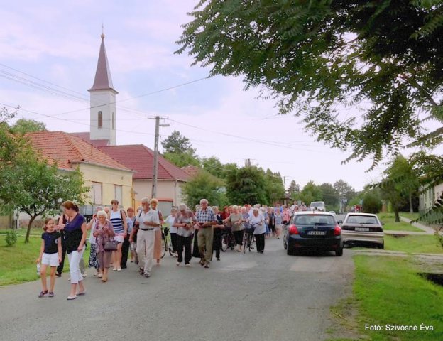 2017 Temetői harangláb és az áthelyezett keresztek megáldása