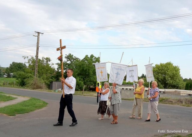 2017 Temetői harangláb és az áthelyezett keresztek megáldása