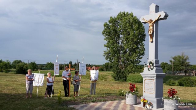2017 Temetői harangláb és az áthelyezett keresztek megáldása