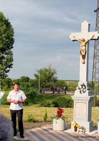 2017 Temetői harangláb és az áthelyezett keresztek megáldása