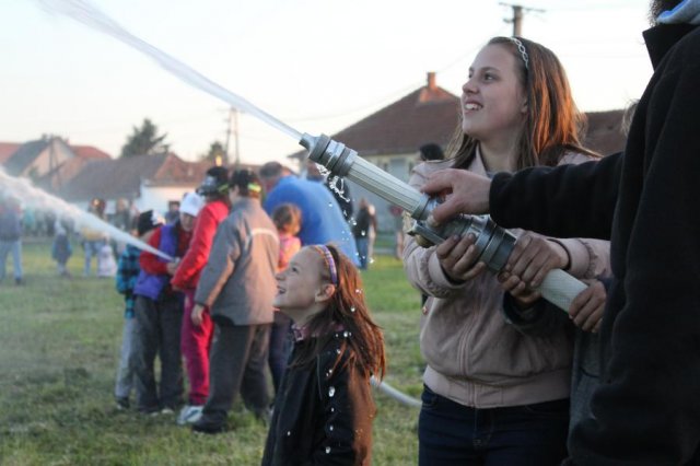 2017 Szent Iván éji tűzgyújtás, Májusfa állítás