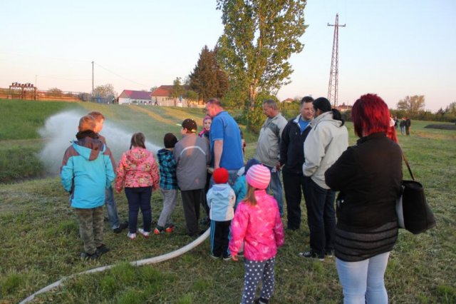 2017 Szent Iván éji tűzgyújtás, Májusfa állítás