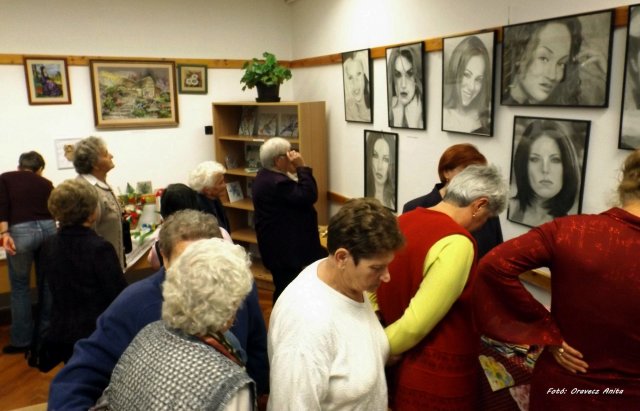 Egyedi tárgyak, gyűjtemények kiállítása