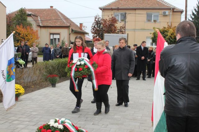 2016-1956-os megemlékezés, emlékmű átadása
