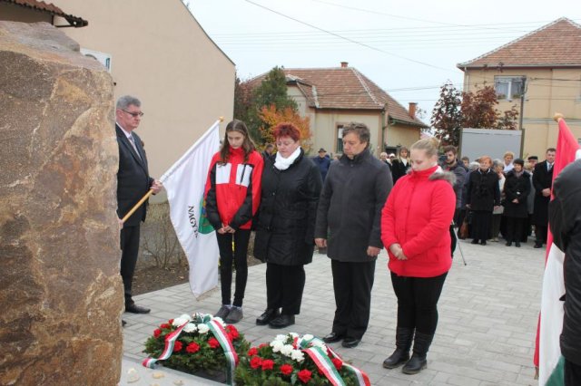 2016-1956-os megemlékezés, emlékmű átadása