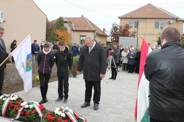 2016-1956-os megemlékezés, emlékmű átadása