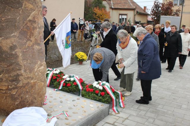 2016-1956-os megemlékezés, emlékmű átadása