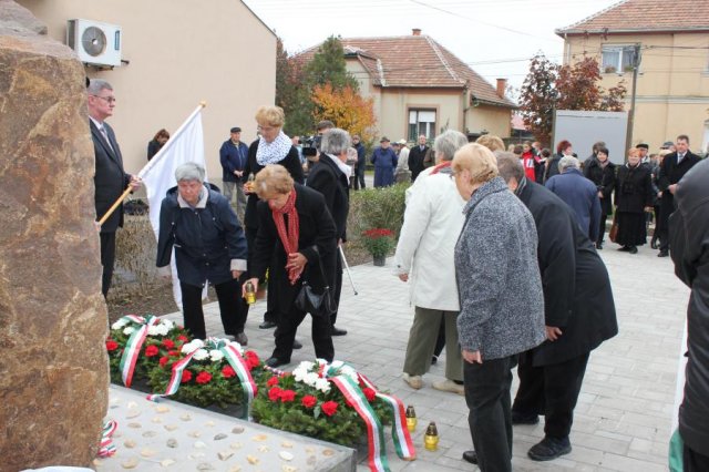 2016-1956-os megemlékezés, emlékmű átadása